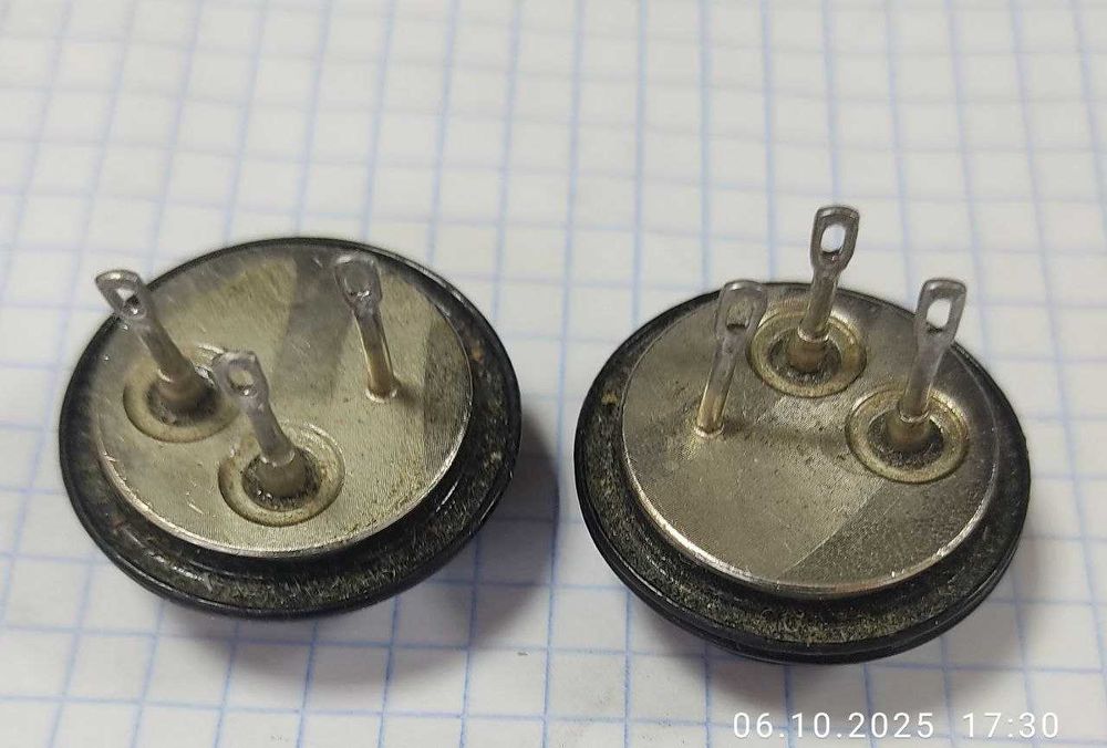 Транзисторы 2Т803А 1970 год новые 2 штуки в наличии не из распайки
