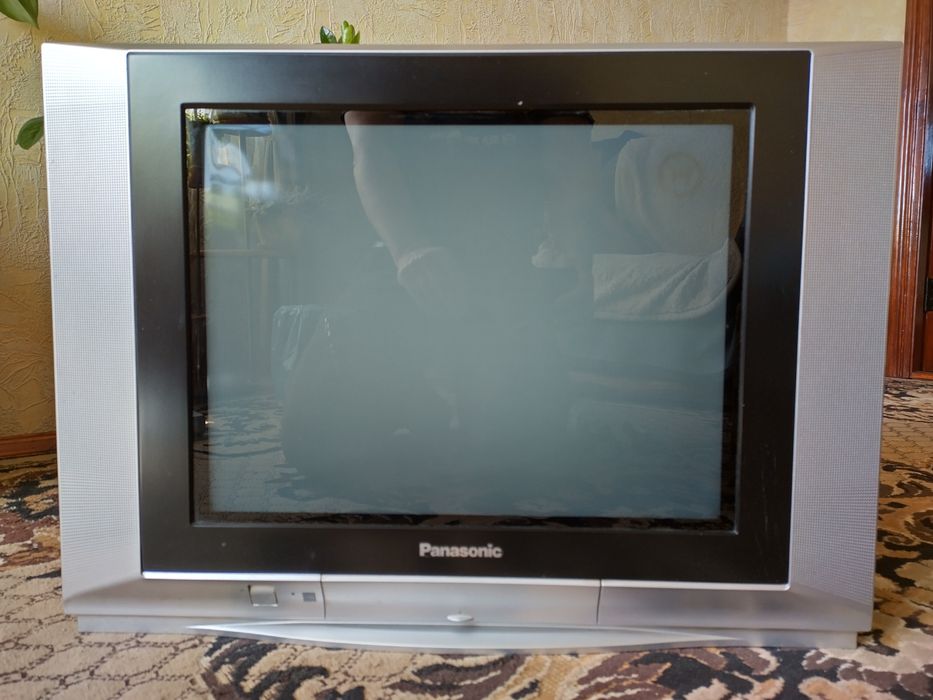 Продам телевізор Panasonic + DVD плеєр BBK з караоке.