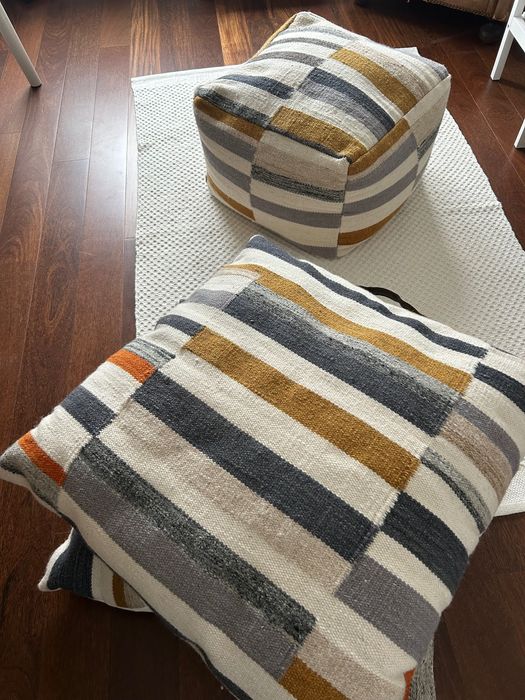 Puff e almofadas decorativas grandes - Gato Preto