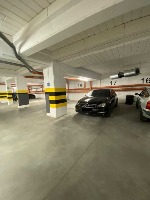 Miejsce parkingowe w podziemnym garażu. - Widok 2