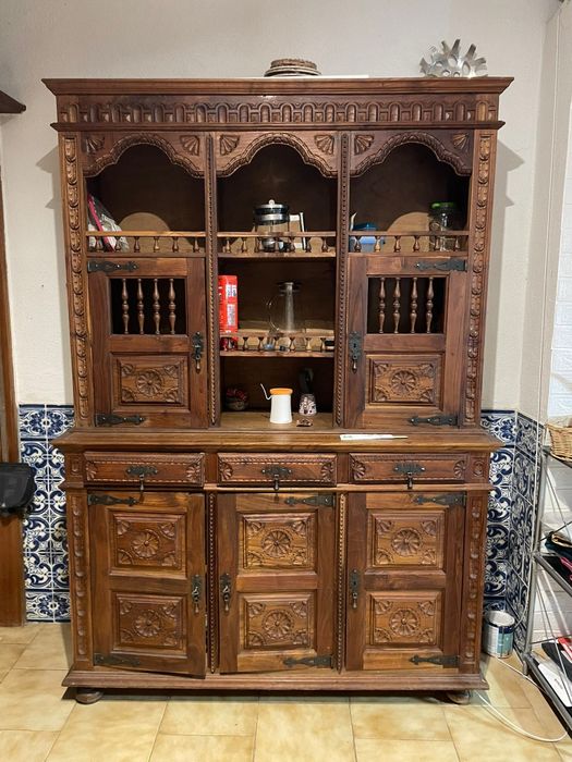 Móvel rústico em madeira