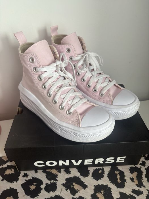 Converse na platformie