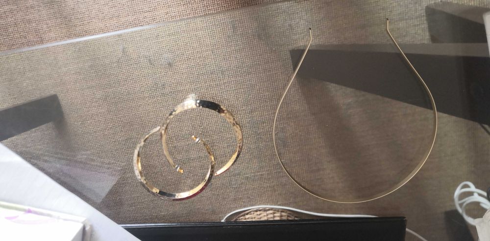 Brincos, Fios pregadeiras