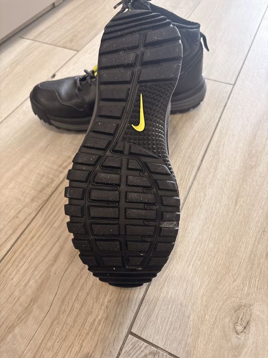Продам ботинки Nike