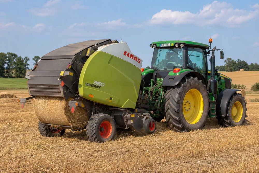 Usługi prasowania słomy – John Deere 6155M + Claas Variant 360