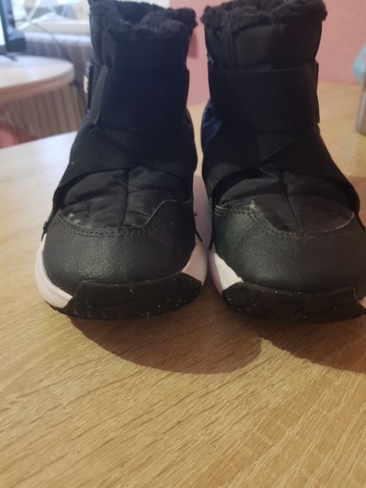 Продаються дитячі сапожки NIKE