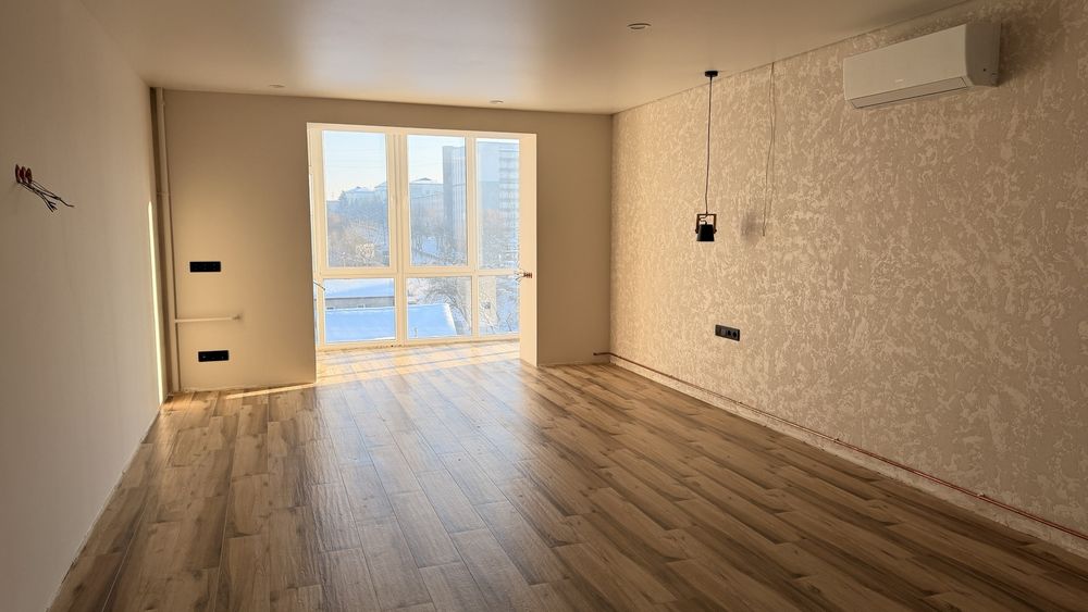 Продається однокімнатна квартира район Дружба.