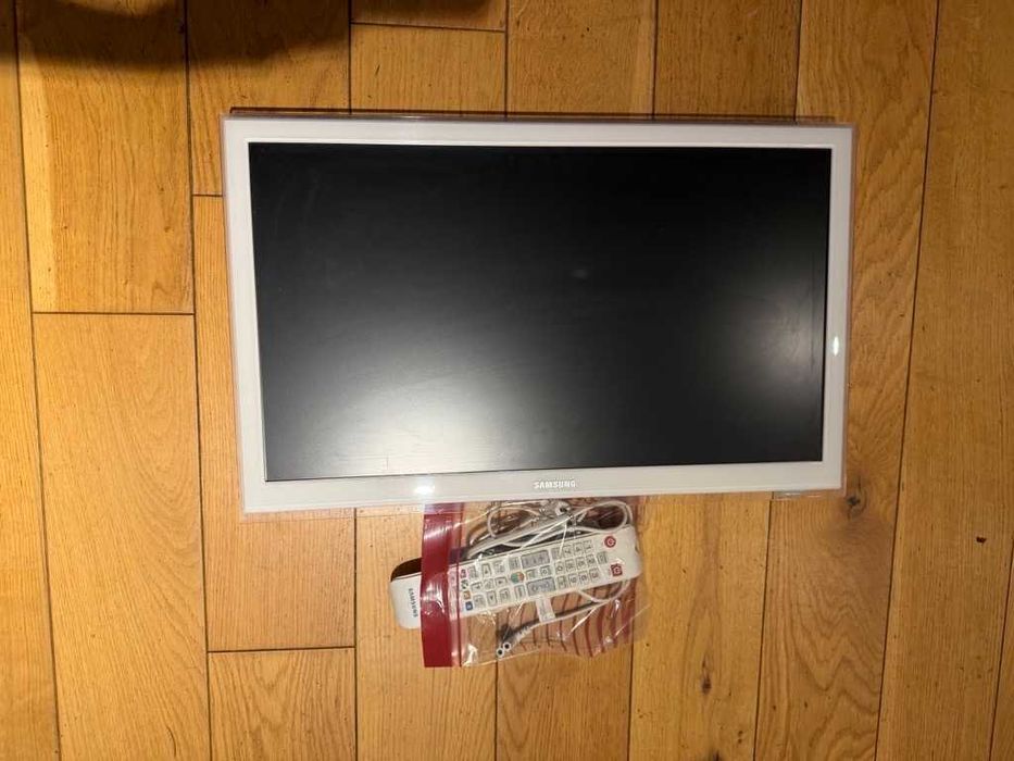 Telewizor Samsung UE22H5610AW 22" Smart TV Full HD Wi-Fi