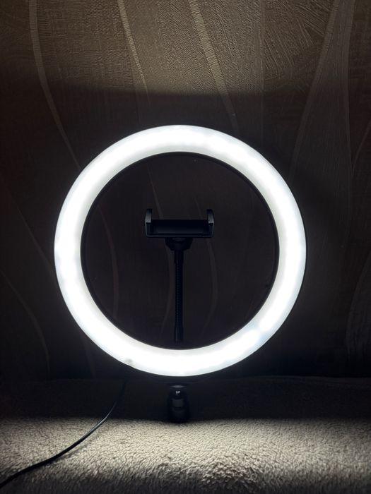 Лампа кільцева з тримачем для телефону