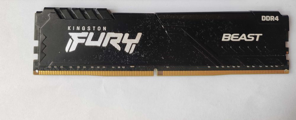 Kingston DDR4 16GB（8GB×2）2666MHz Kingston Fury 16GB (2x8GB) DDR4 2400MHz Б/В — купити оперативну