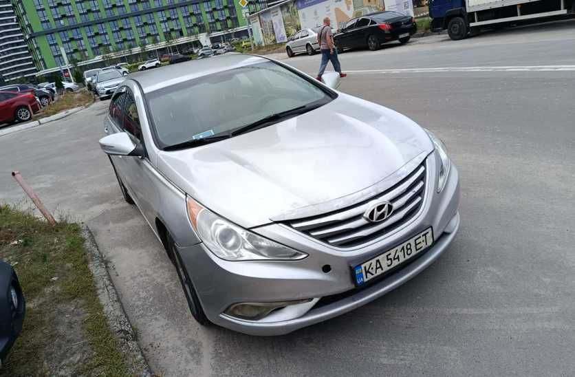 Соната 2014р.в. під викуп на вигідних умовах. Київ таксі і власні