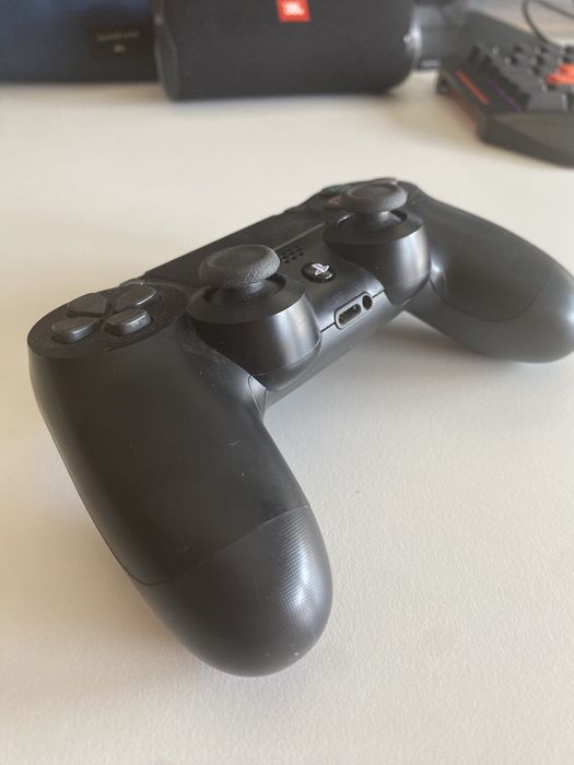 PS4 Controller (Right Joystick Damaged)64169640647298121