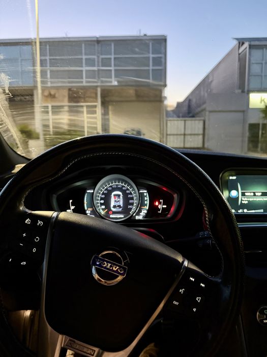 Volvo v40 r design 2.0