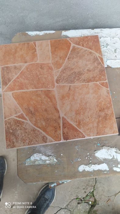 Продам плитку, розмір 30Х30, та ще одна 43Х43, в загалом 20 квадратів