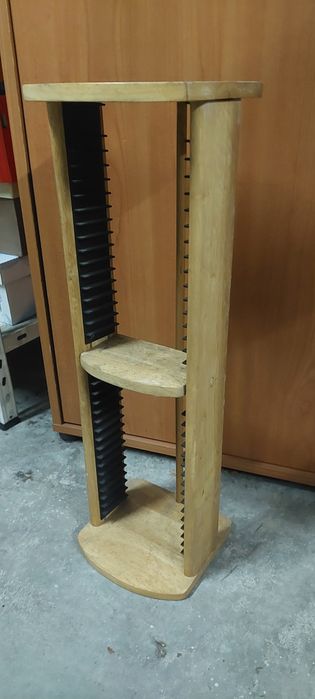 Coluna de arrumação de cds