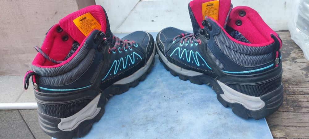 Трекінгові кросівки/ ботінкі  жіночі