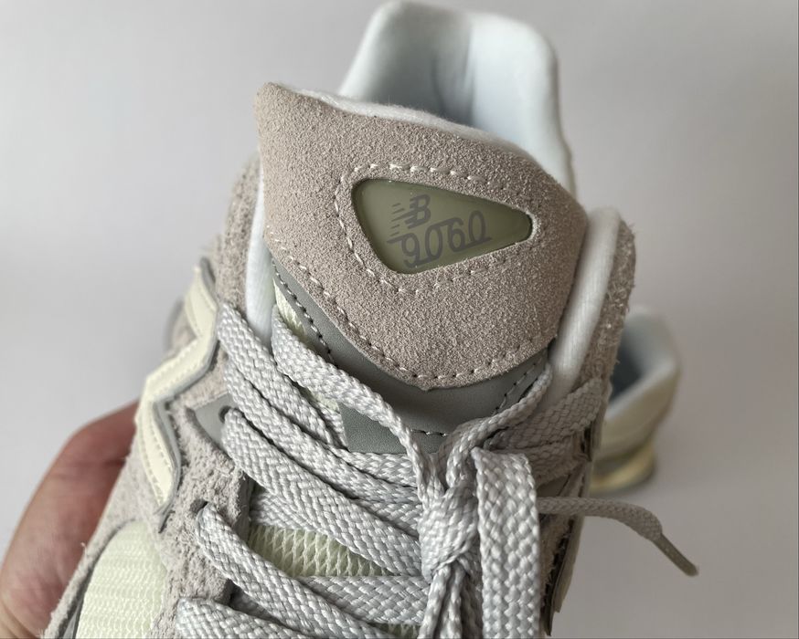 New Balance 9060 Light Grey 40-45 у наявності.