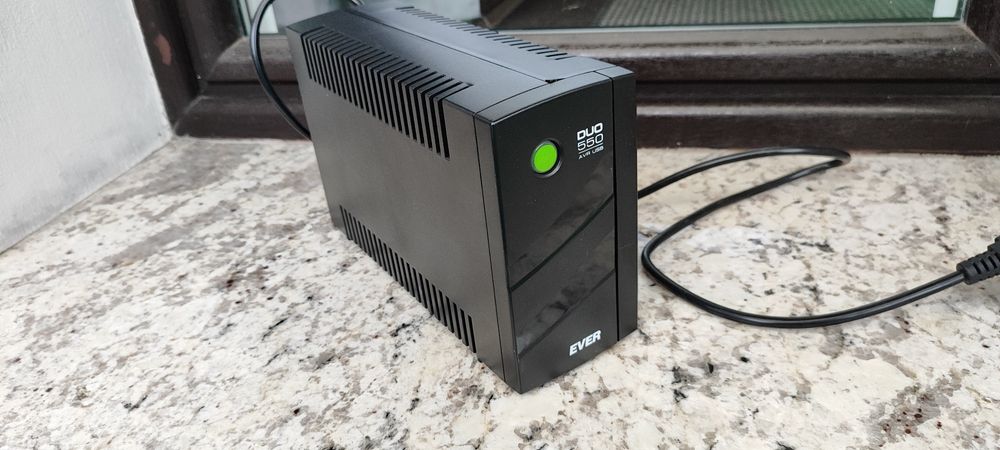 UPS zasilacz awaryjny