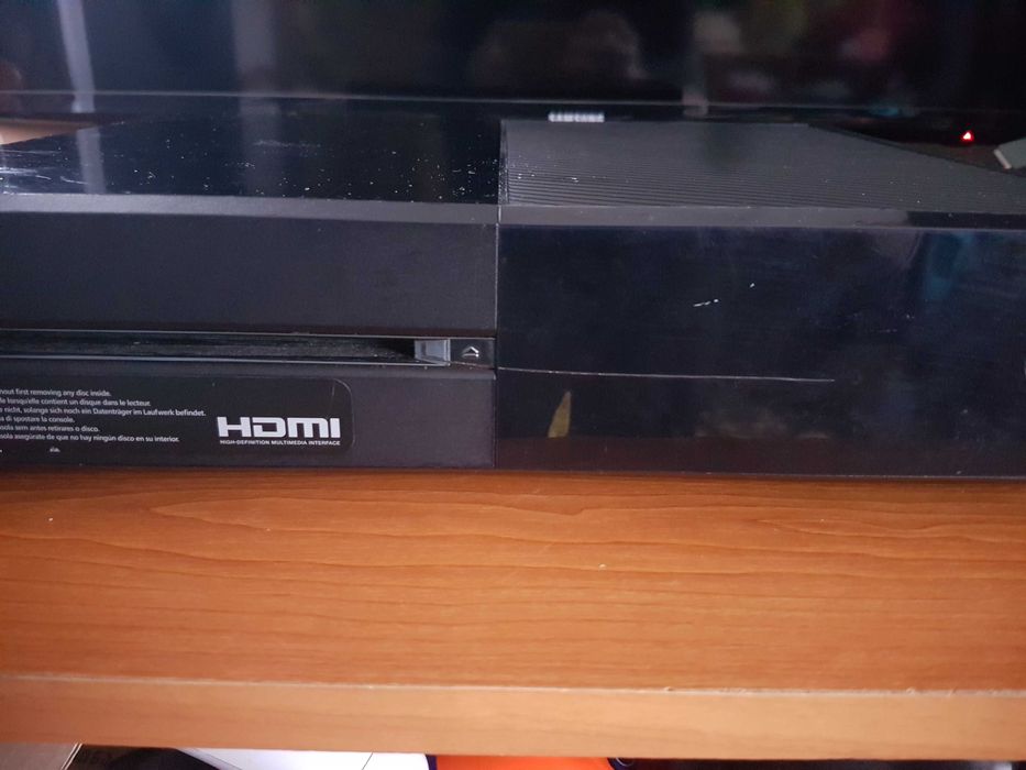 Xbox One тільки сама приставка без нічого