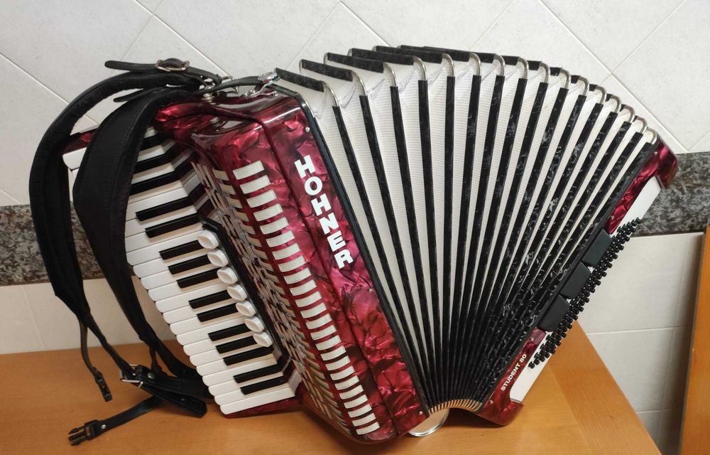 Acordeão Hohner à 3ª Voz - Acordeon