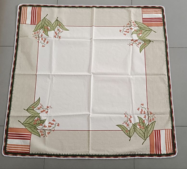 Toalha de mesa quadrada bordada floral