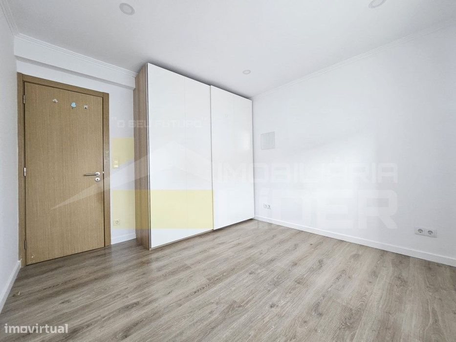 Oferta de Verão oferecemos a escritura.
Excelente Apartamento T3 m...