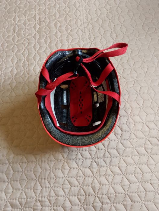 Kask orzeszek czerwony B twin