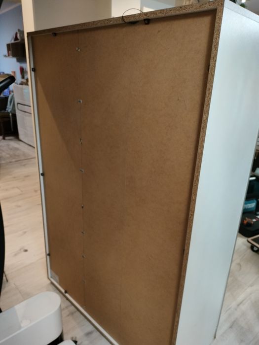 Biala witryna podświetlana