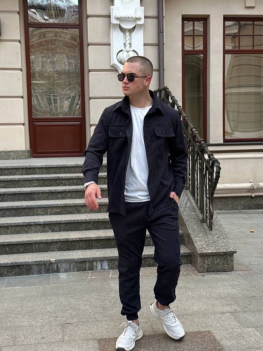 Стильний чоловічий костюм вельвет