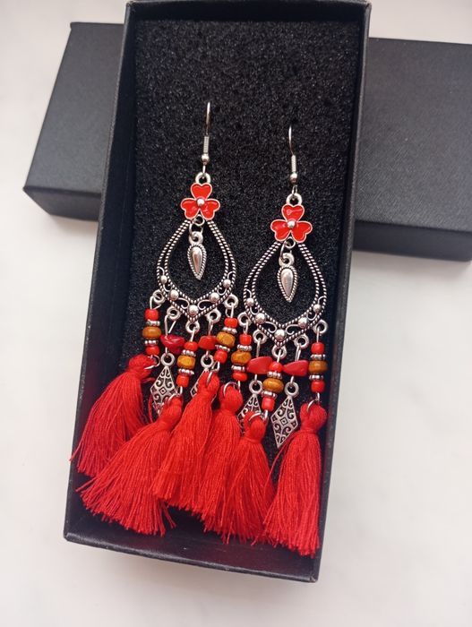 Kolczyki z czerwonymi frędzlami posrebrzane