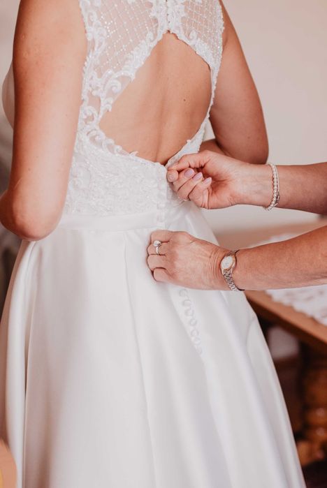 Piękna, klasyczna suknia ślubna