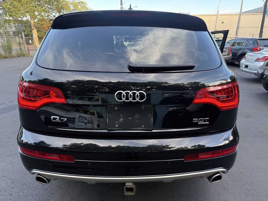 Audi Q7      2015
