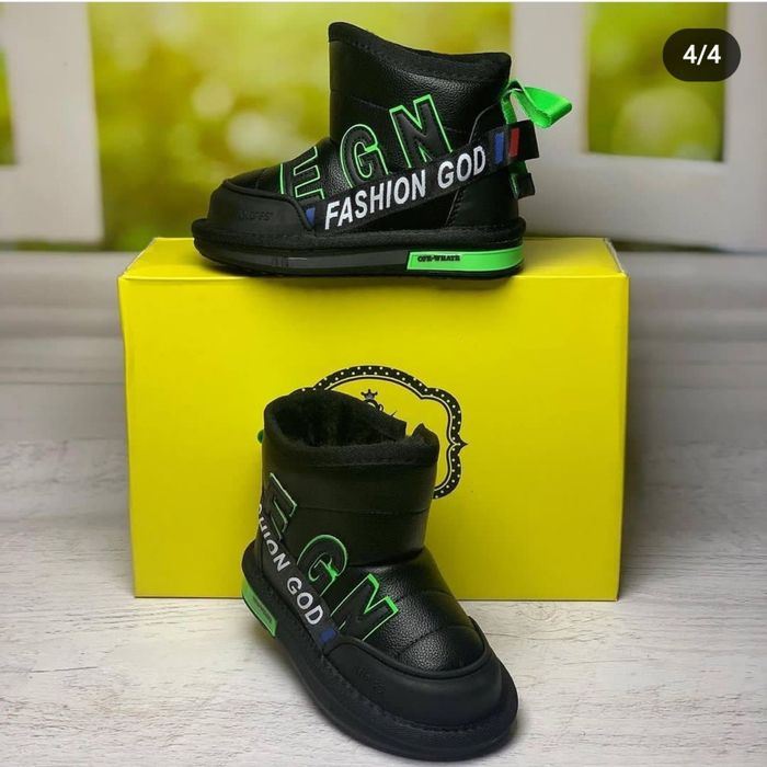 Продам зимние тёплые ботинки угги сапожки ботинки на мальчика 30 разме