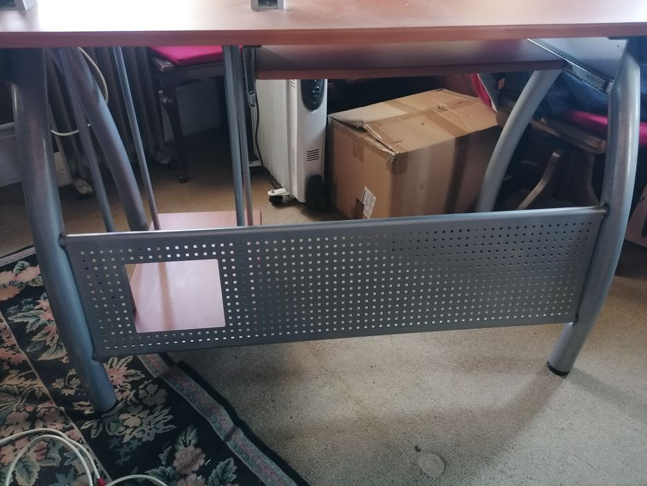 Secretária para computador staples