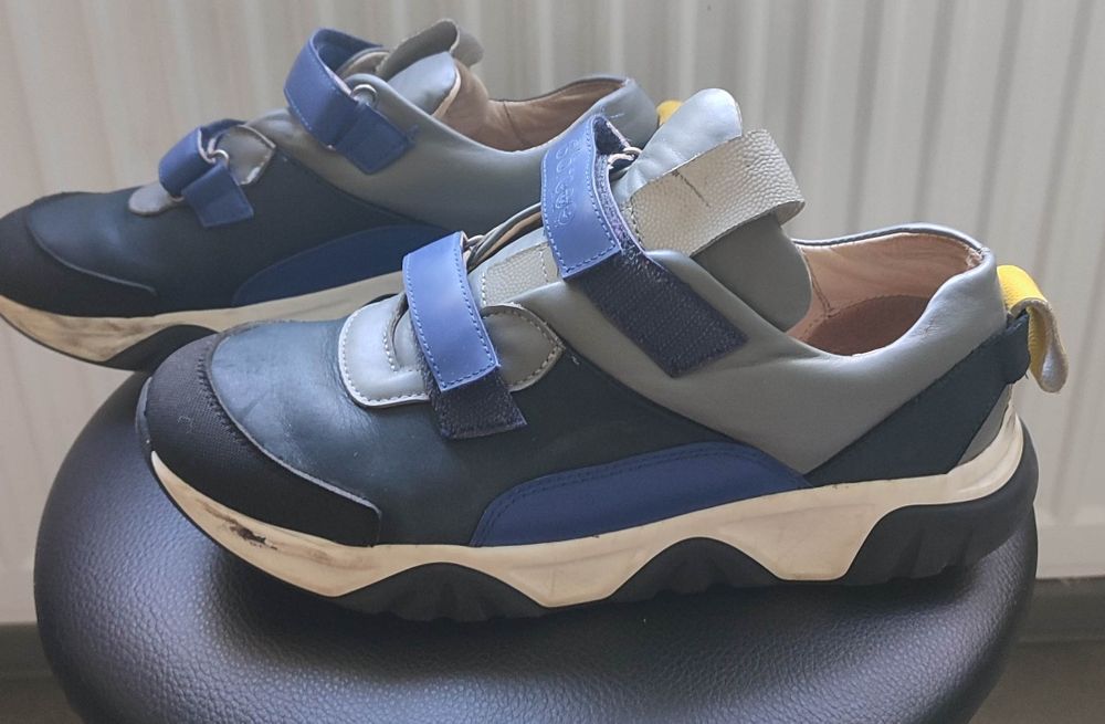 Кросівки шкіряні повномірний 40 розмір