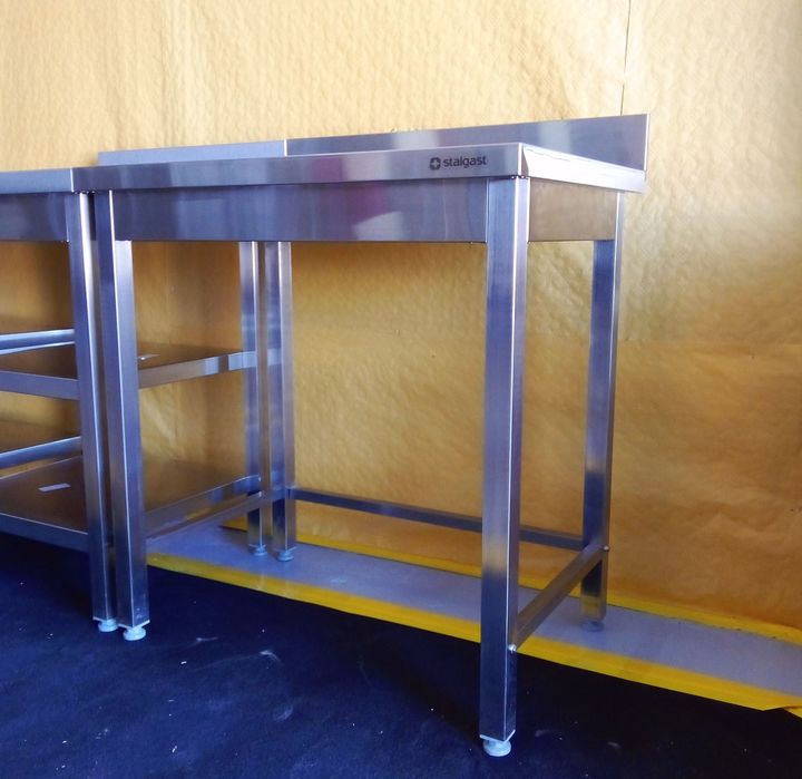 Mesas de Parede e Centrais em Aço. Restauração