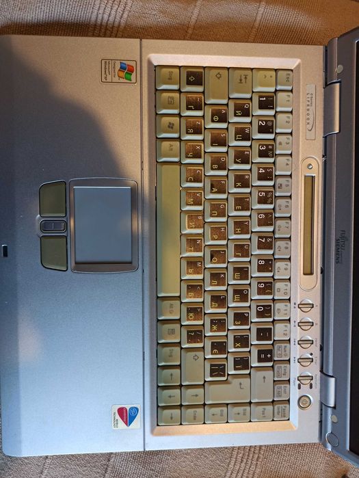 Ноутбук Fujitsu Lifebook C1110 з док-станцією