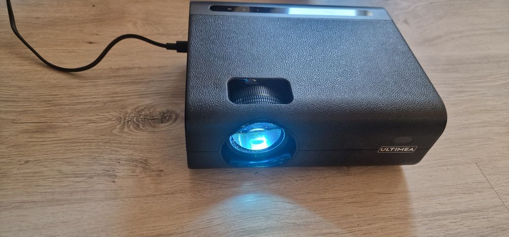 Projektor LCD ULTIMEA Magic 420 Pro czarny opis!