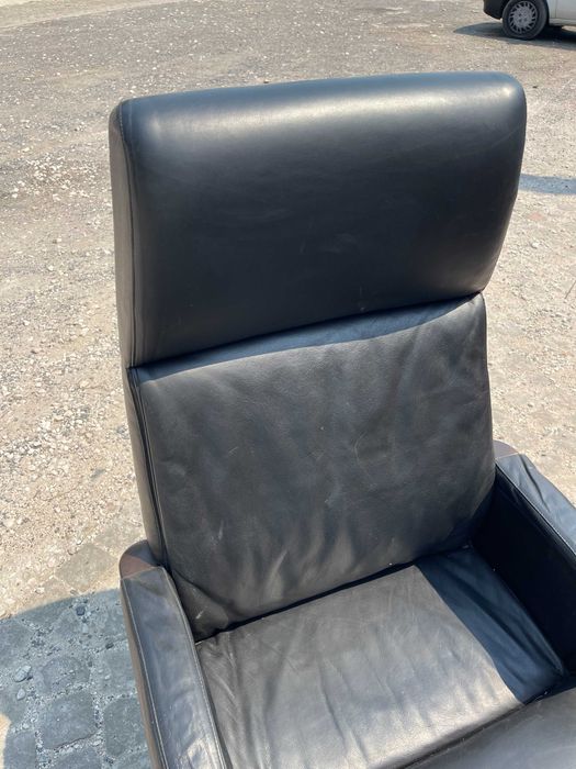 Cadeira de escritório ergonómica em cabedal e madeira