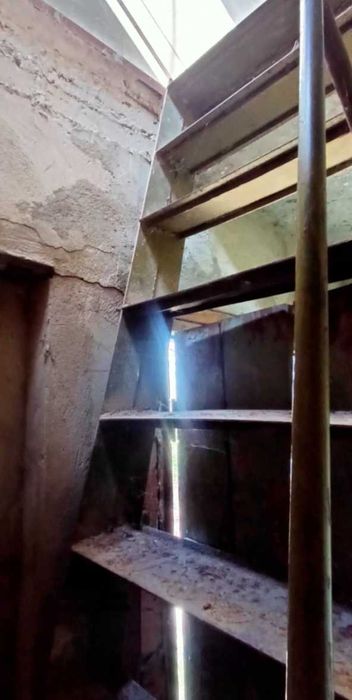 (13) Продам недостроенный 2 этажный дом по цене участка