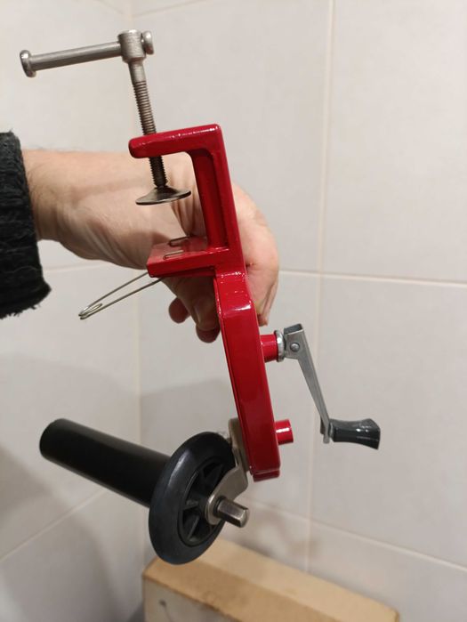 Моталка Устройство для перемотки пряжи в клубок СССР пристрій