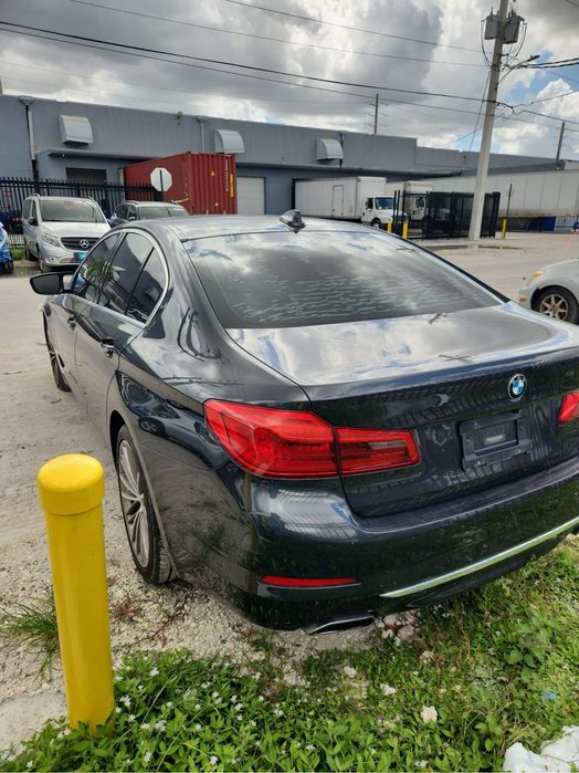 BMW 540I авто в дорозі
