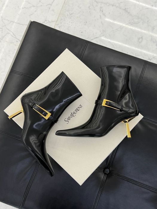 чорні напівчоботи на підборах