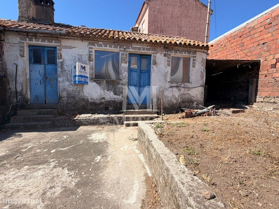 Detached House for Restoration for Sale in Monserrate - Viana do Castelo