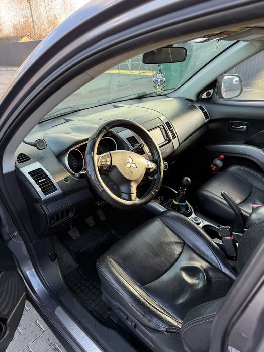 Продам Mitsubishi Outlander XL