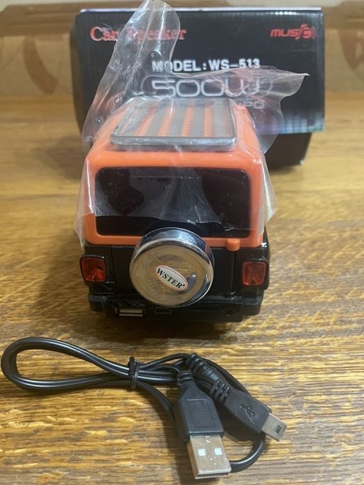 Портативна колонка у вигляді автомобіля