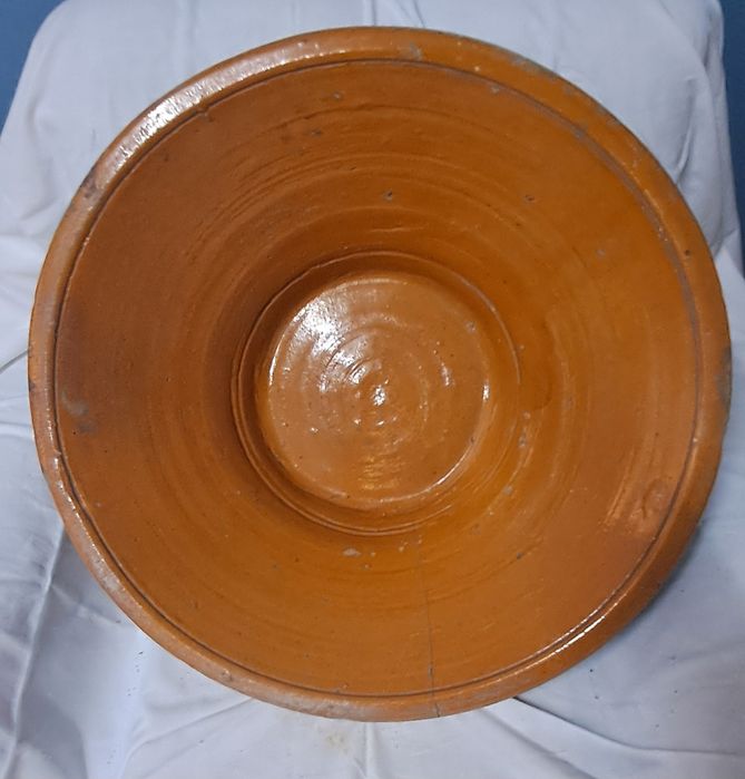 Alguidar antigo, rústico em barro.
Diâmetro 42 cm