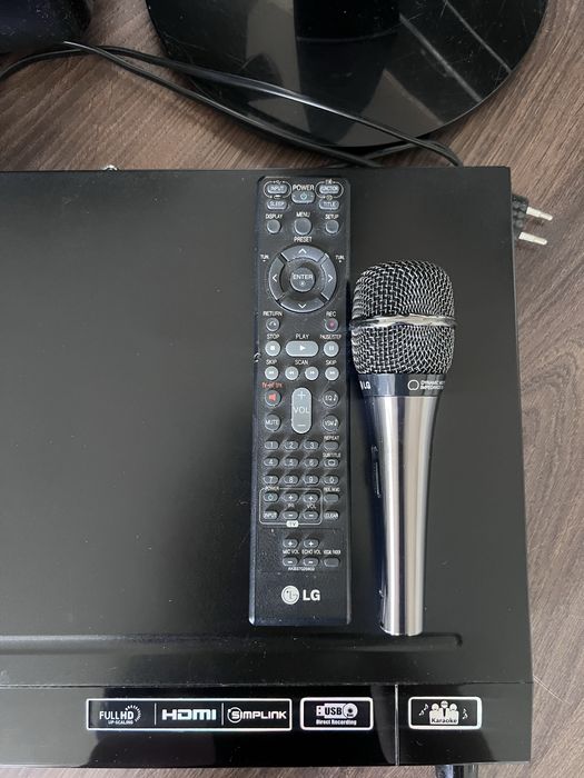 DVD плеєр з динаміками та мікрофоном