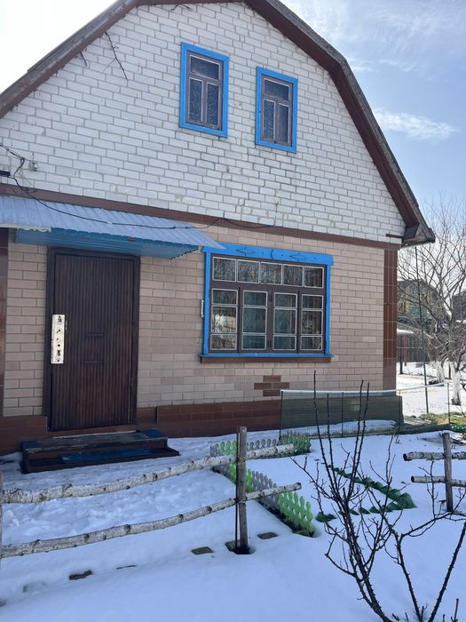 Дача з грубою, великим каміном та банею