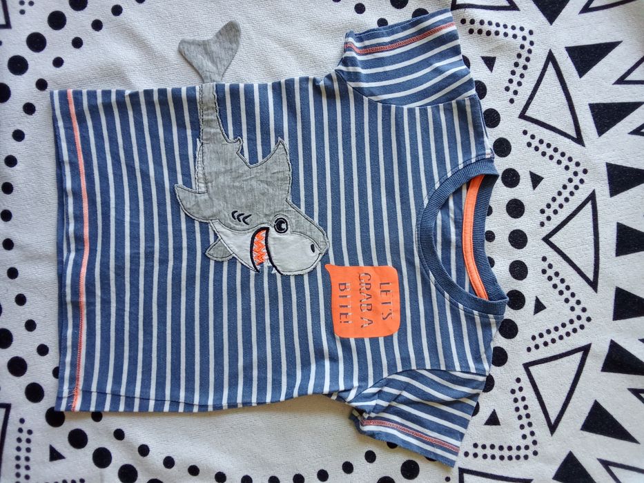 Koszulka T-shirt w paski z rekinem 4-5 lat 104-110 Matalan